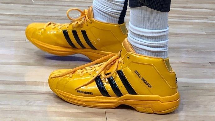 背身拿球后 背身拿球后